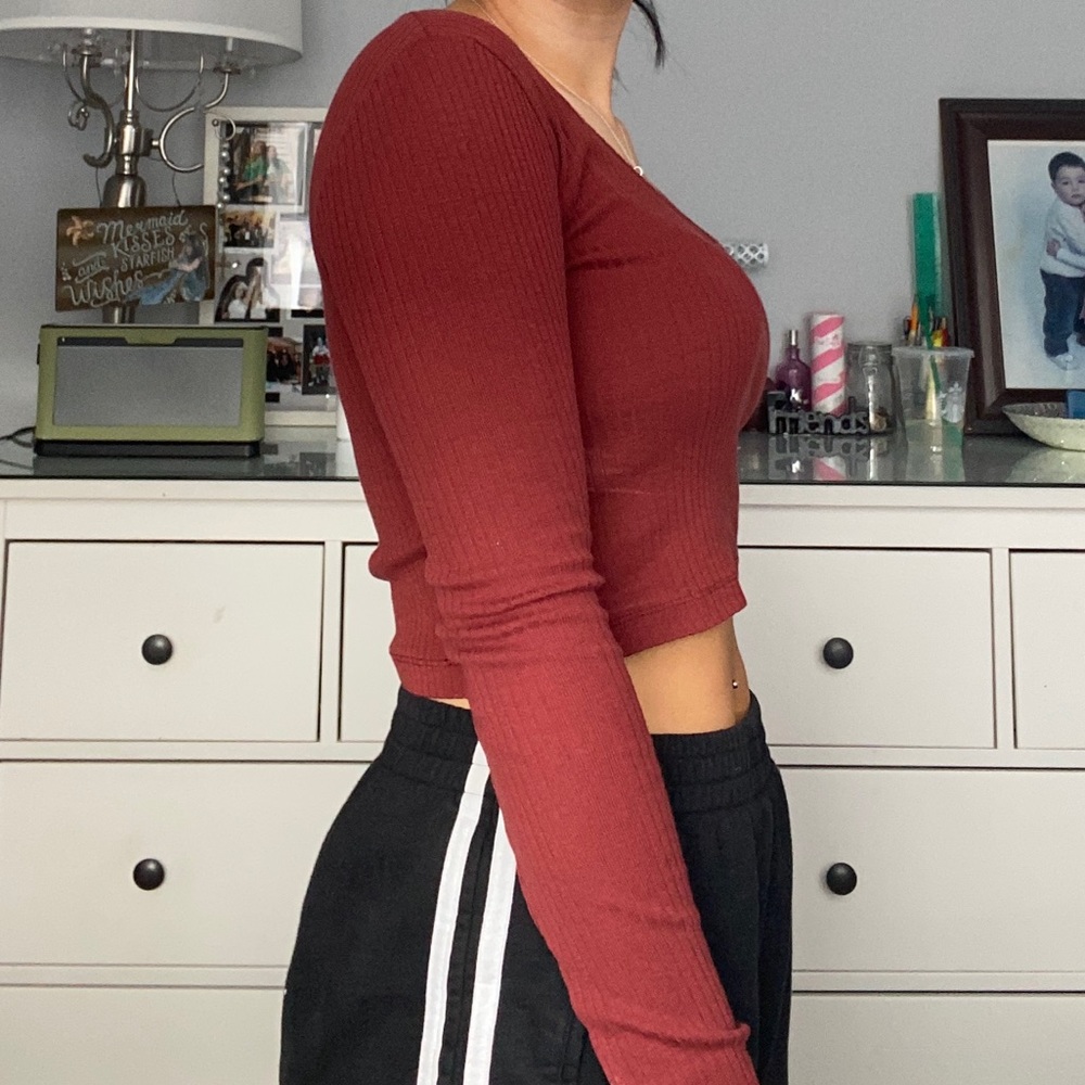 Long sleeve crop top